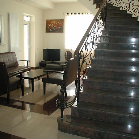 Hotel Grig Yerevan Bagian luar foto