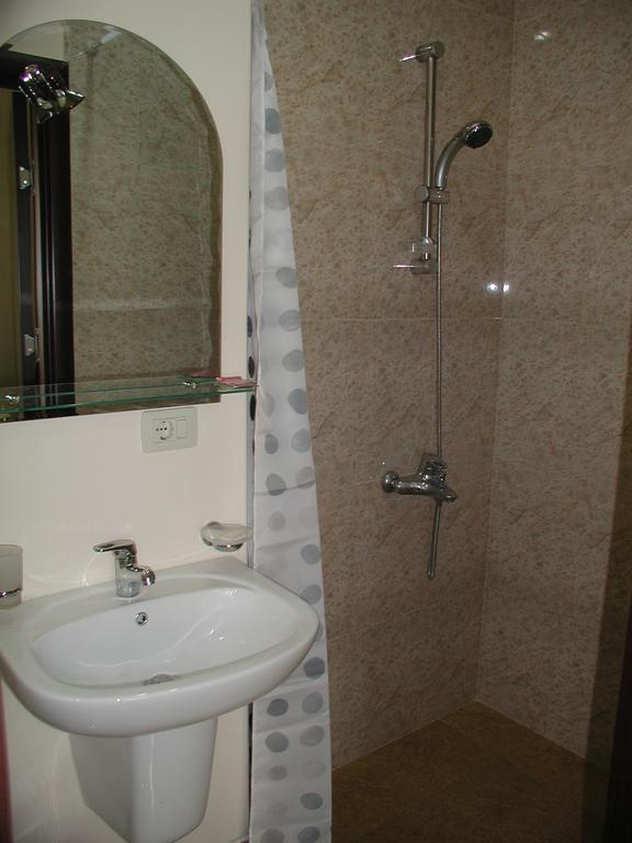 Hotel Grig Yerevan Ruang foto