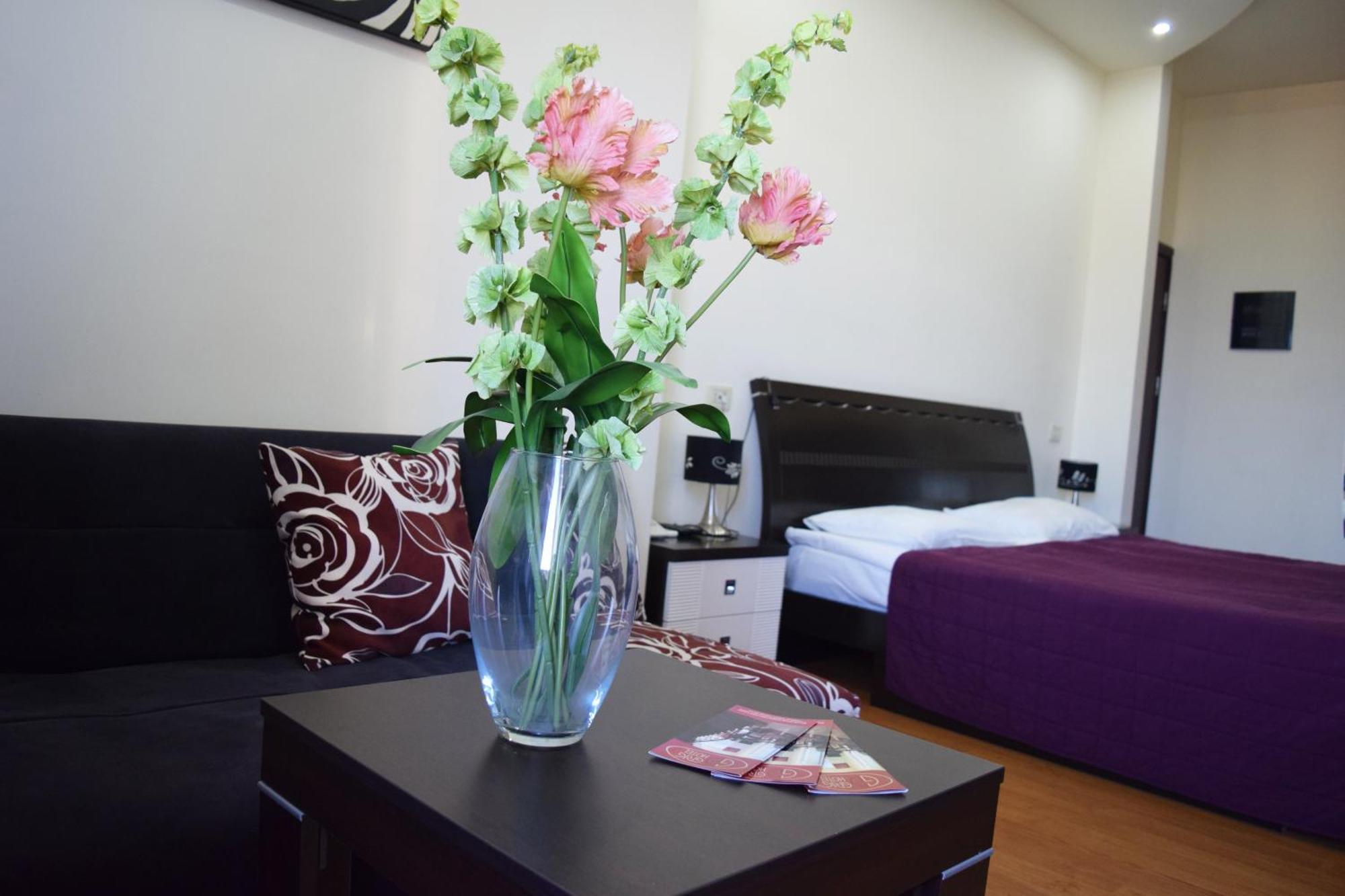 Hotel Grig Yerevan Bagian luar foto