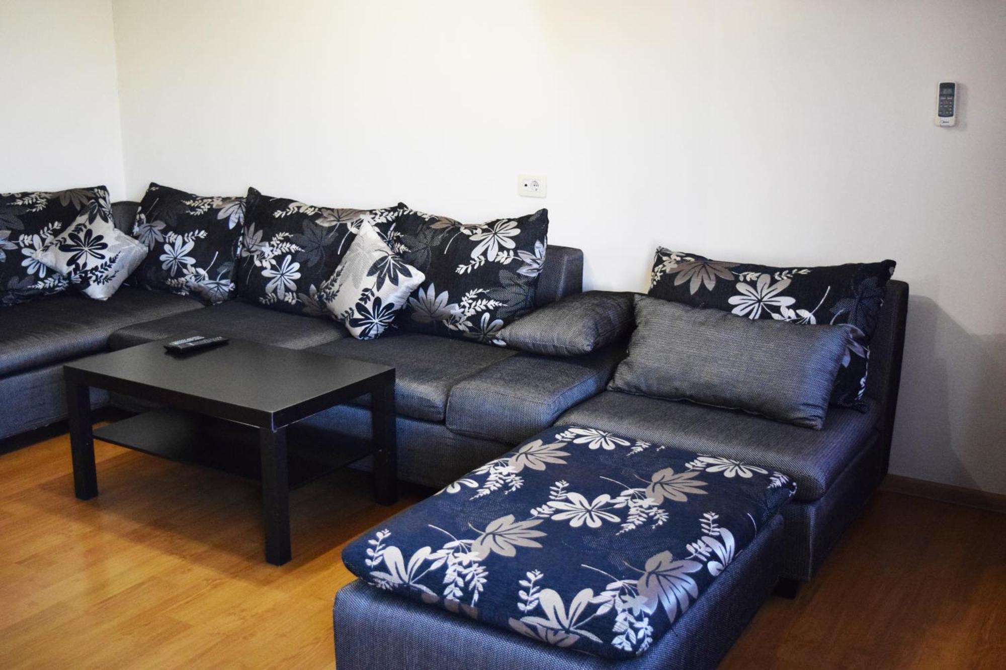 Hotel Grig Yerevan Bagian luar foto