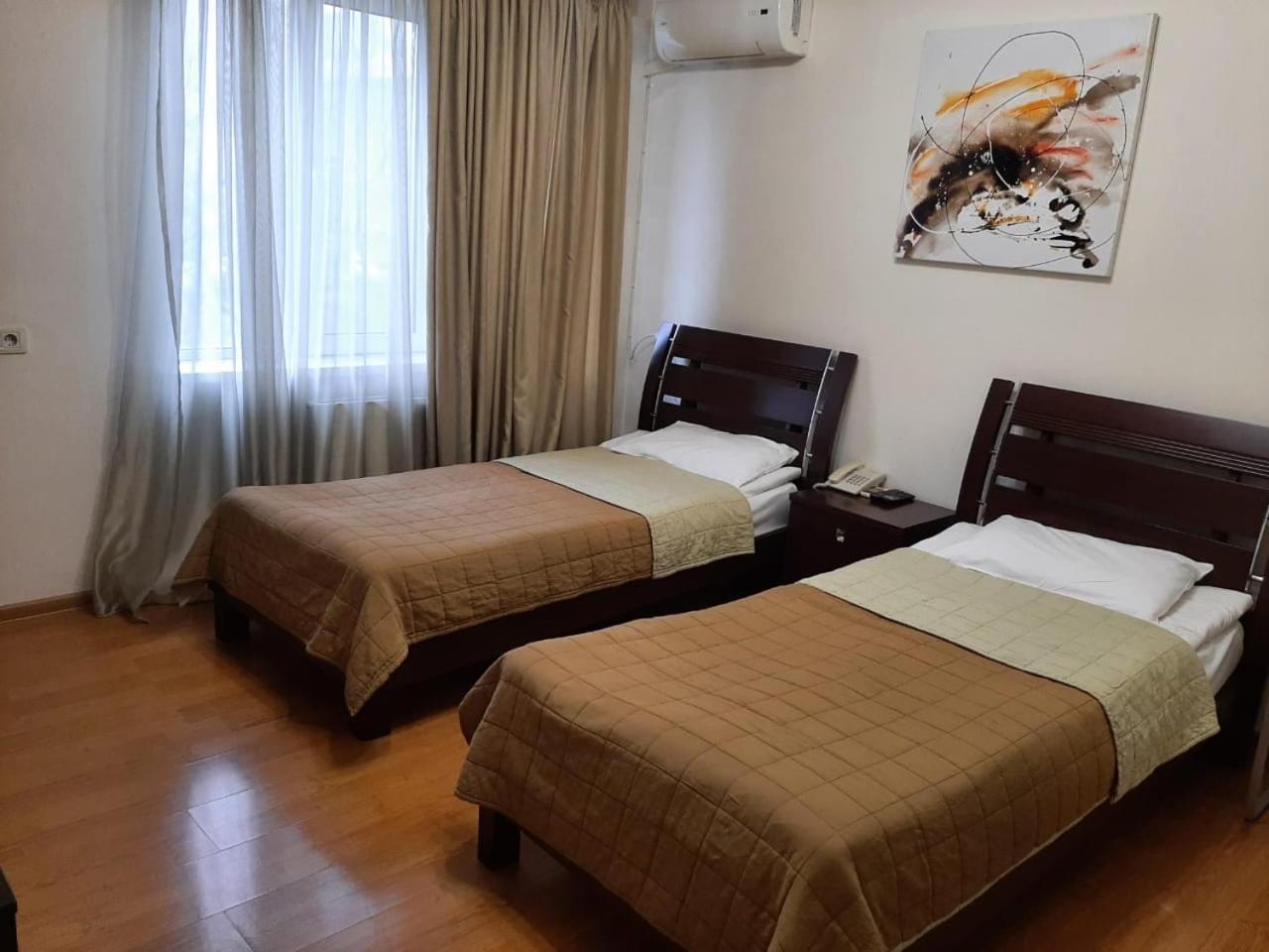 Hotel Grig Yerevan Bagian luar foto