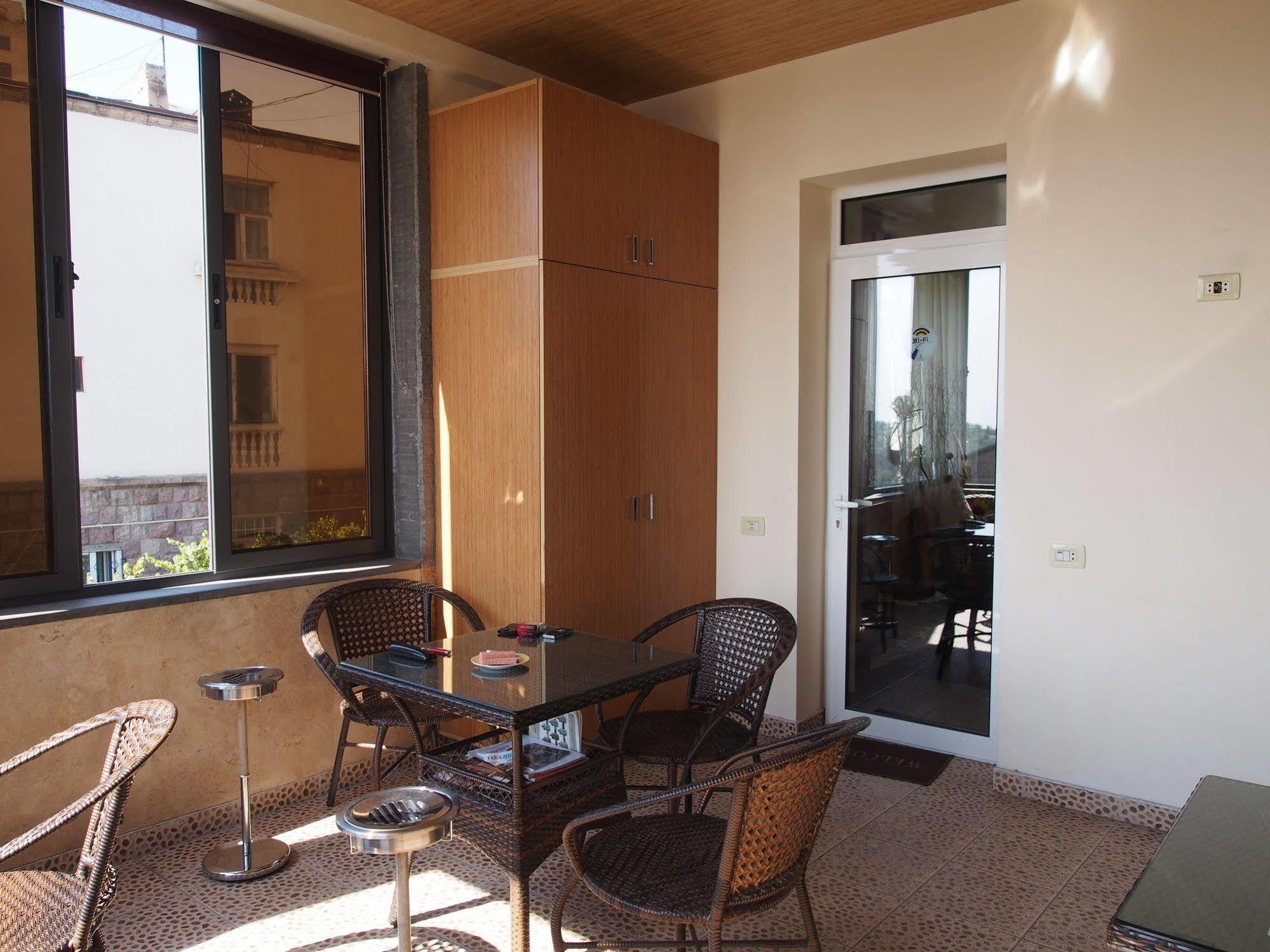 Hotel Grig Yerevan Bagian luar foto